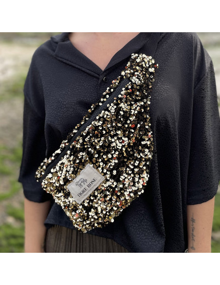 Banane en sequins dorée