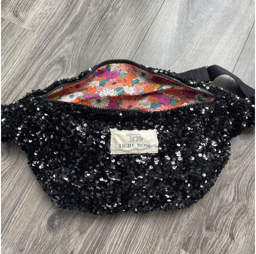 Banane en Sequins Noirs