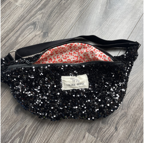 Banane en Sequins Noirs