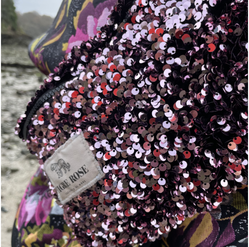 Banane en sequins roses