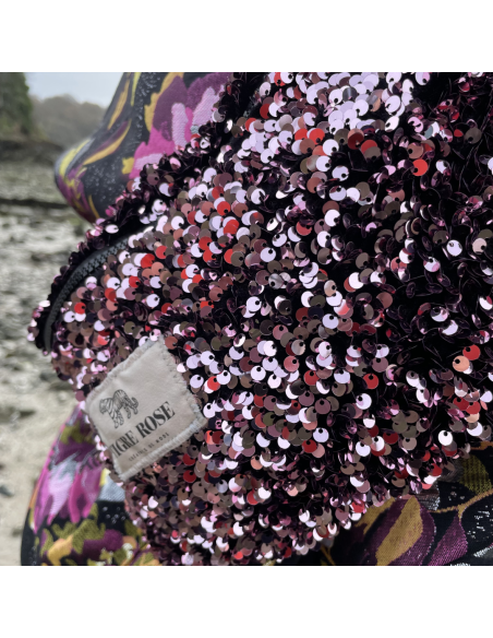 Banane en sequins roses