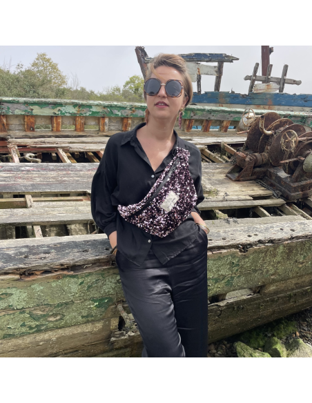 Banane en sequins roses