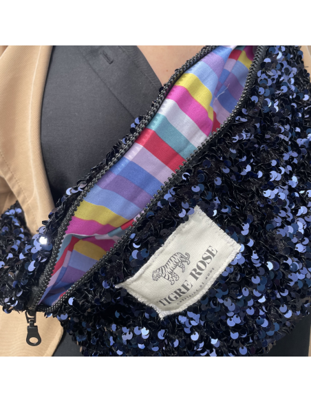 Banane en sequins bleus