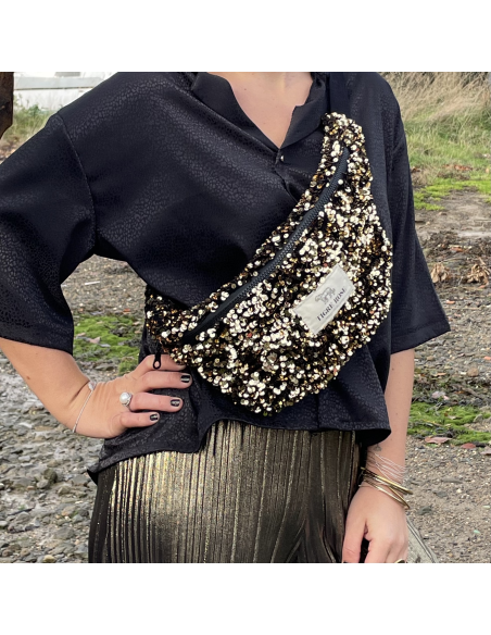 Banane en sequins dorés